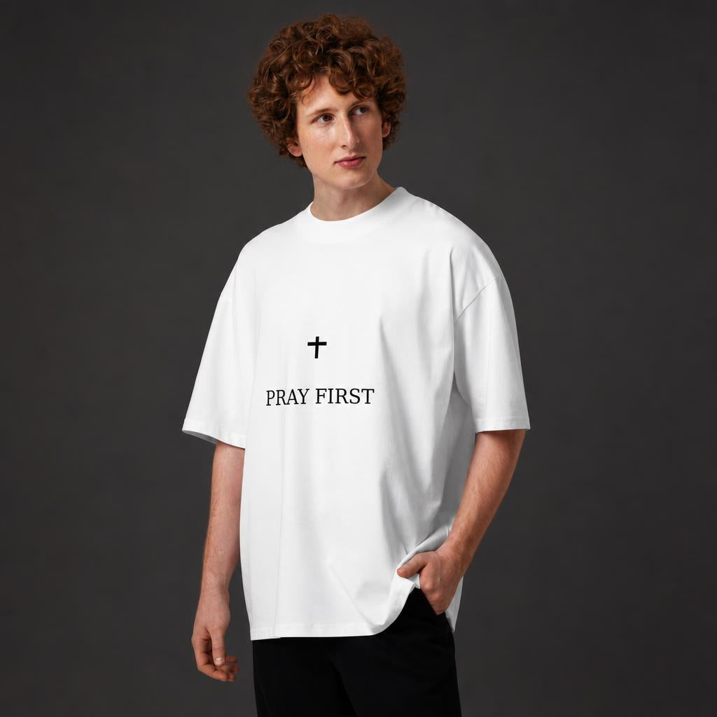 Camiseta Pray First